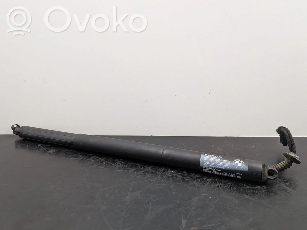 BMW 2 F46 Amortyzator klapy tylnej bagażnika 
