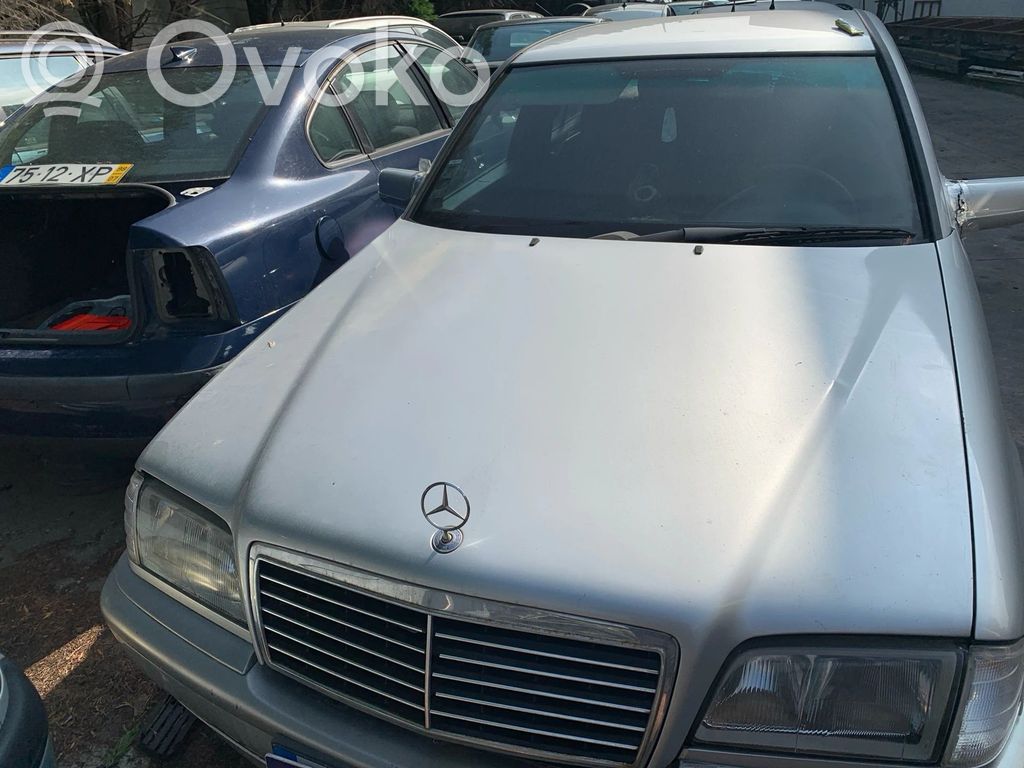 Mercedes-Benz C W202 Konepelti