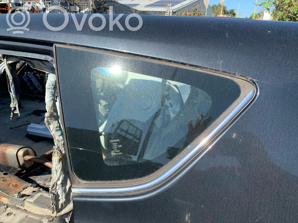 Toyota RAV 4 (XA40) Szyba karoseryjna tylna 