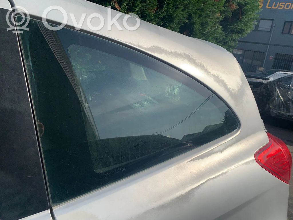 Rear side window   1552006