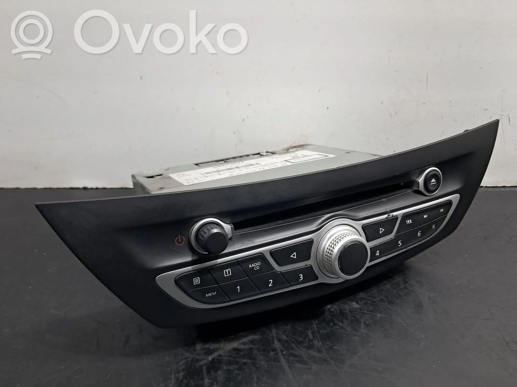 Renault Laguna III Panel / Radioodtwarzacz CD/DVD/GPS 