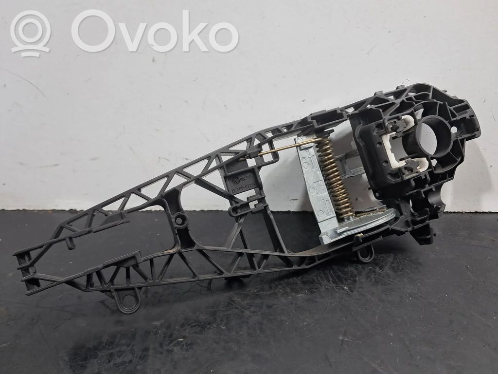 BMW 2 F46 Obudowa klamki wewnętrznej drzwi przednich 