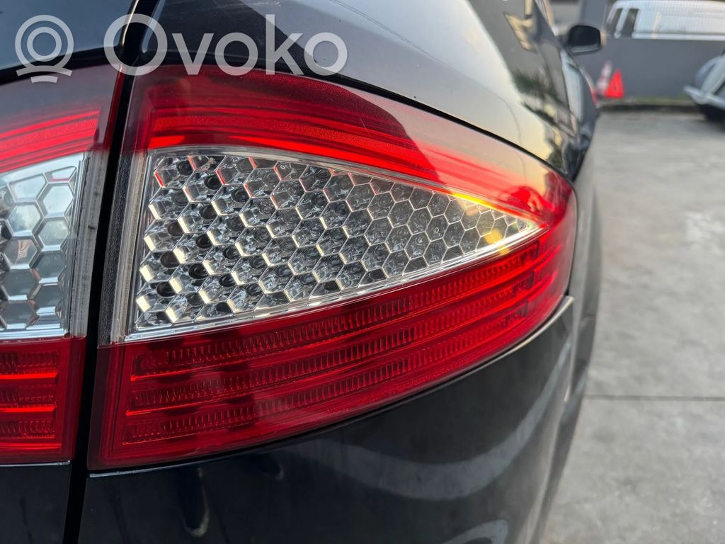 Ford Mondeo MK IV Aizmugurējais lukturis virsbūvē 