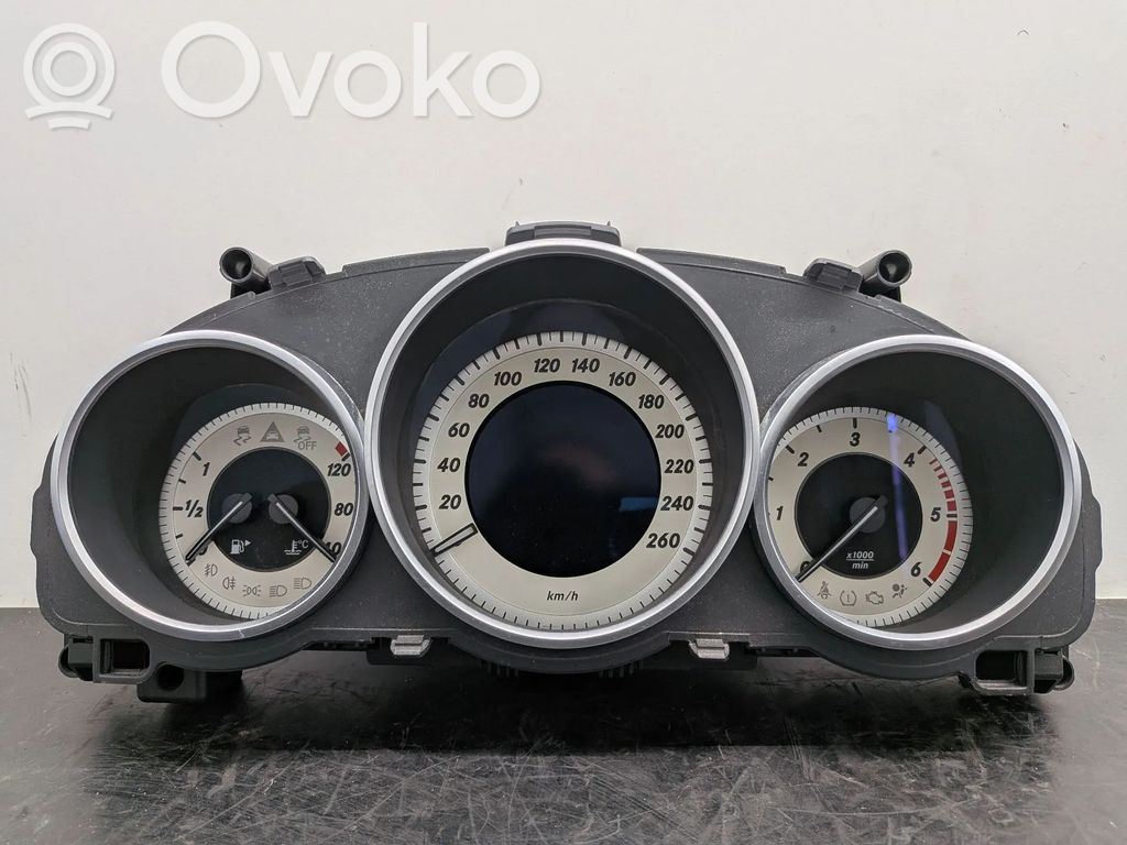 Mercedes-Benz E C207 W207 Tachimetro (quadro strumenti) 