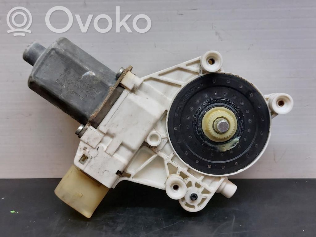 BMW 3 E90 E91 Front door window regulator motor 