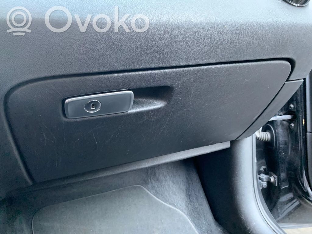 Audi A1 Daiktadėžė 
