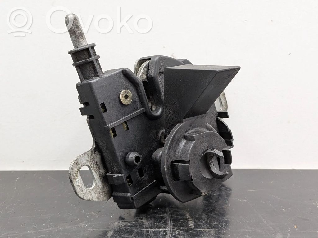 Engine bonnet/hood lock/latch loop/hook   3M5116700AB