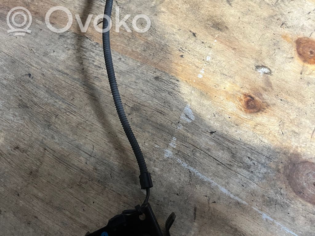 Dzinēja pārsega slēdzene   4E0823509C