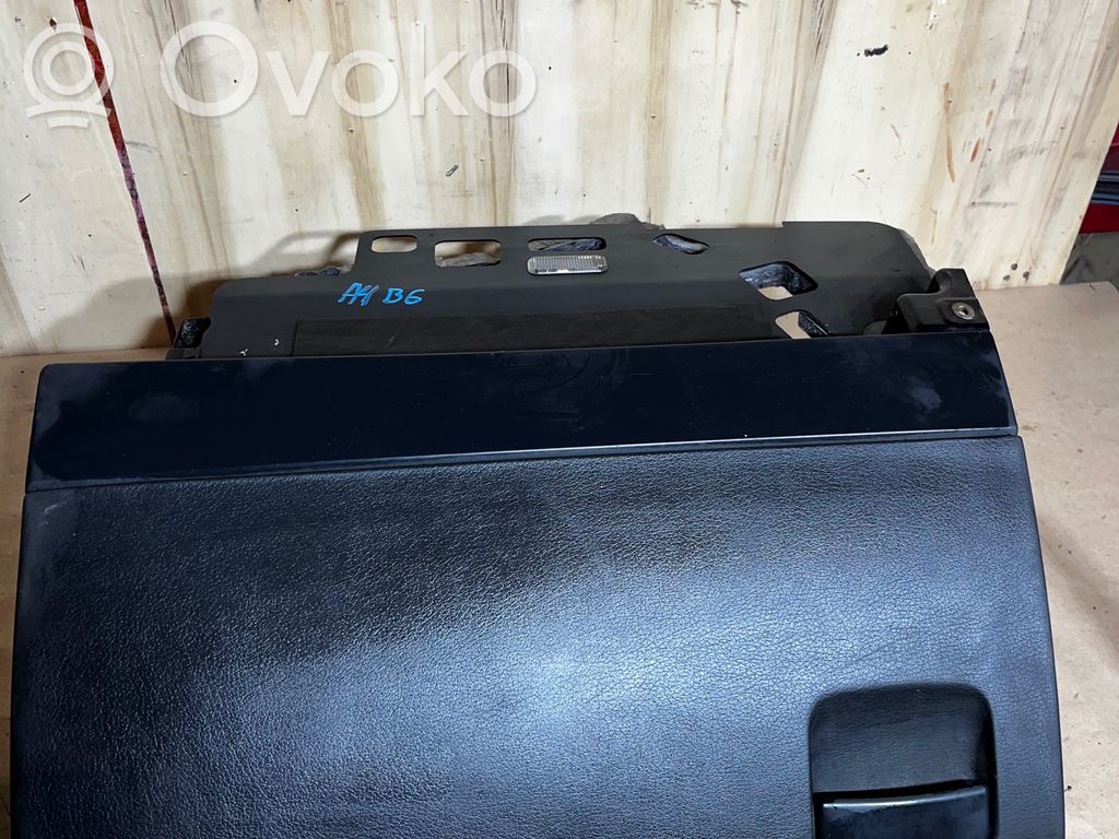 Audi A8 S8 D3 4E Mantu nodalījums 