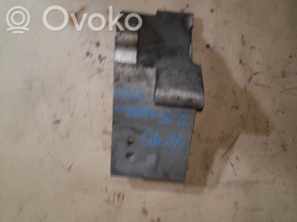 Volvo XC90 Engine mounting bracket 