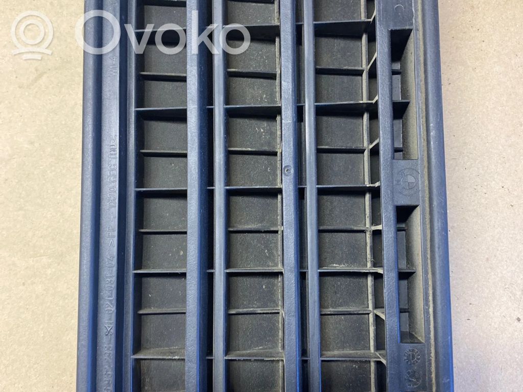 Quarter panel pressure vent   6962293,1102103104