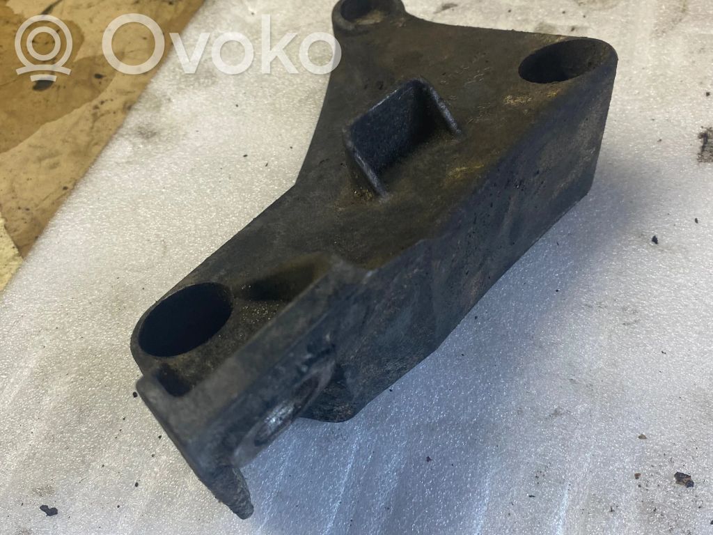 BMW 5 E39 Engine mounting bracket 