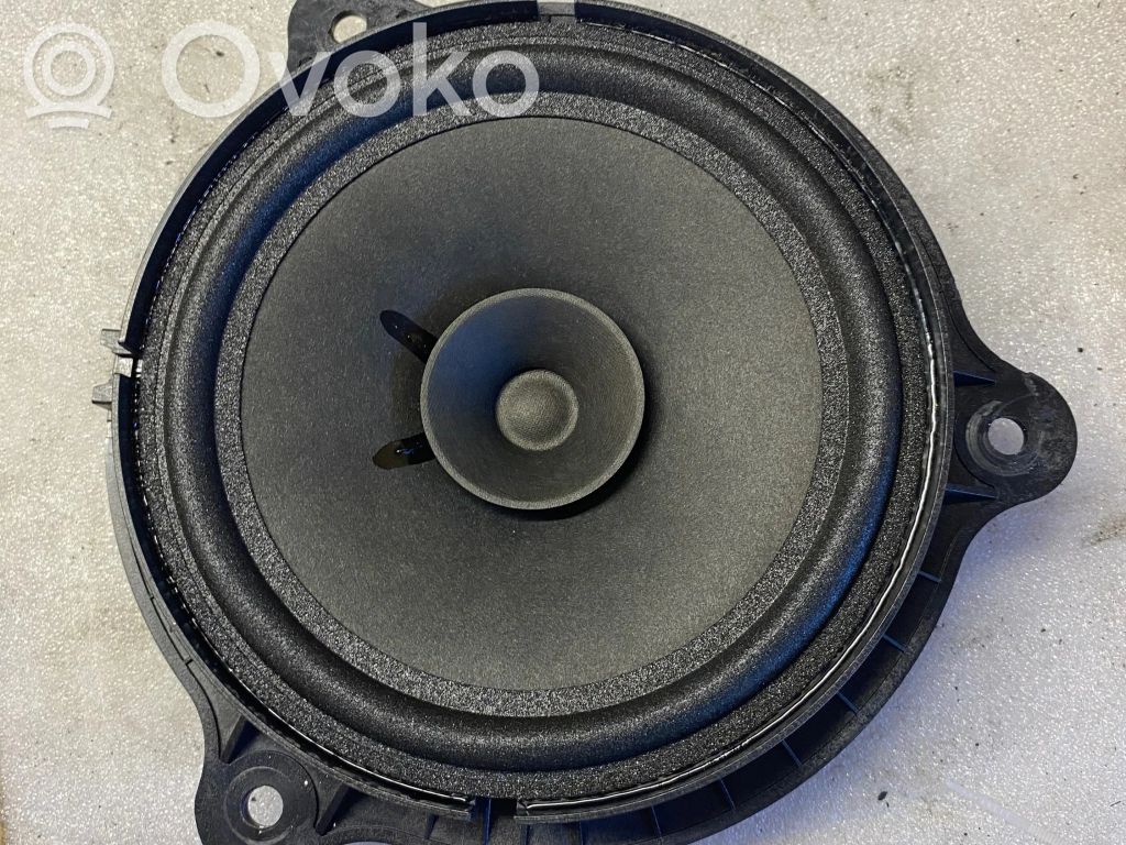 Altavoz de la puerta delantera