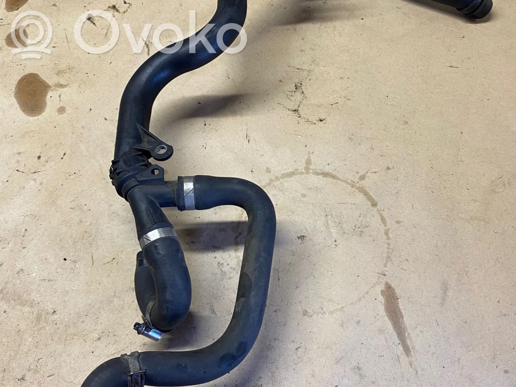 Engine coolant pipe/hose   7796406