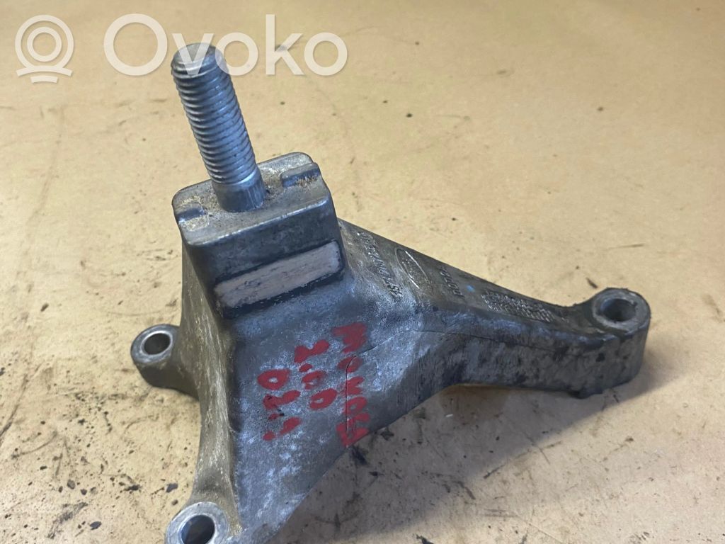 Ford Mondeo Mk III Engine mounting bracket 