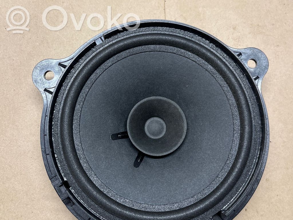 Altavoz de la puerta trasera