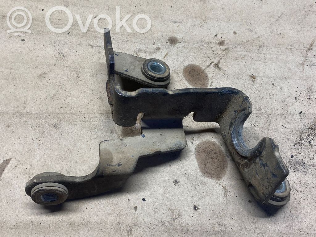 Ford Focus Gear shift cable bracket 