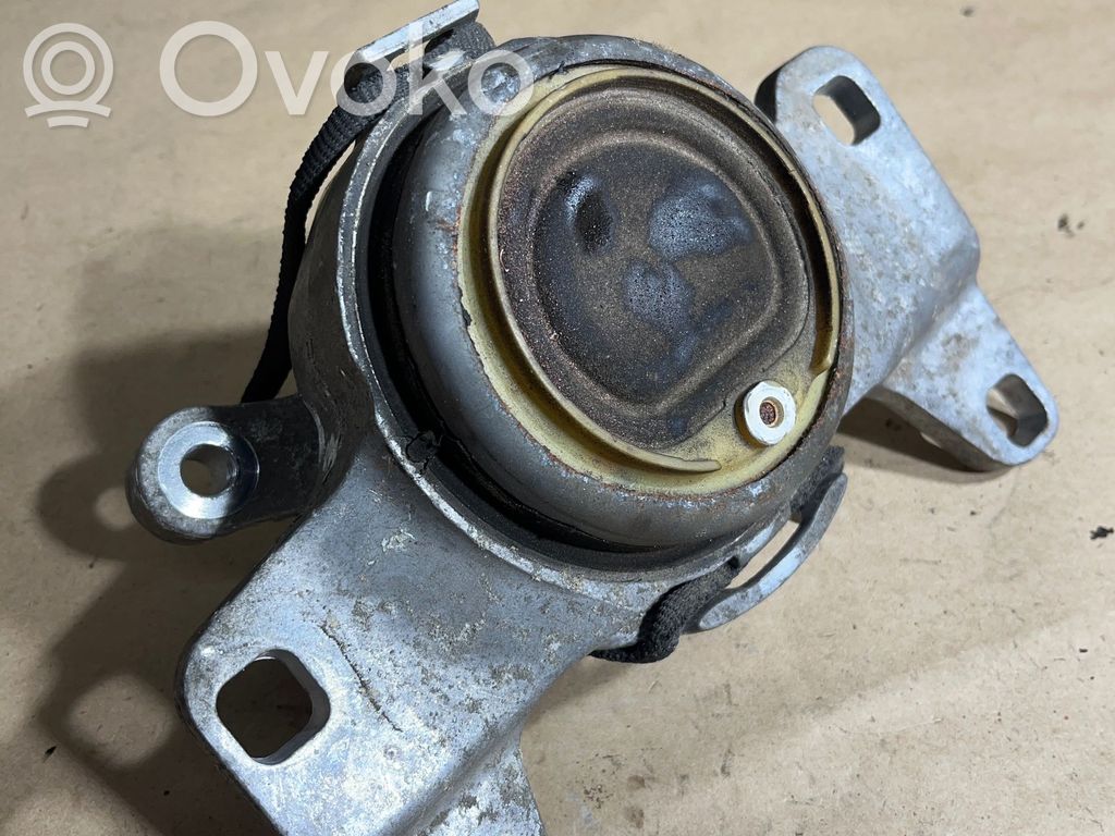 Volvo V40 Engine mount bracket 