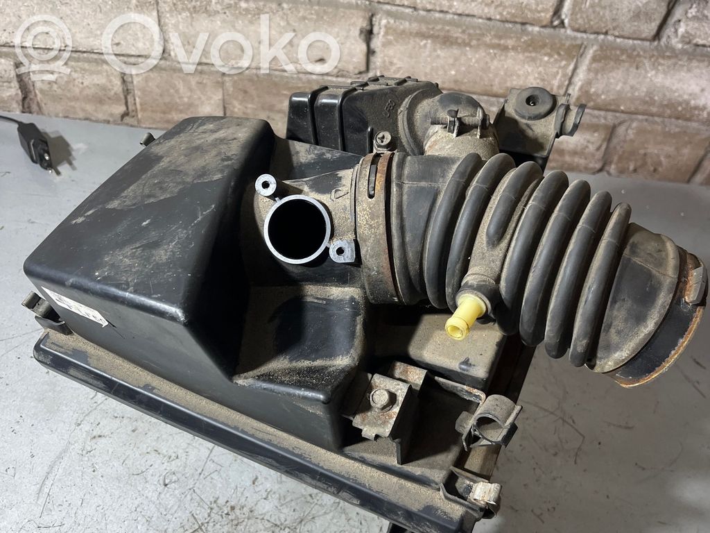 Mazda 5 Oro filtro dėžė 