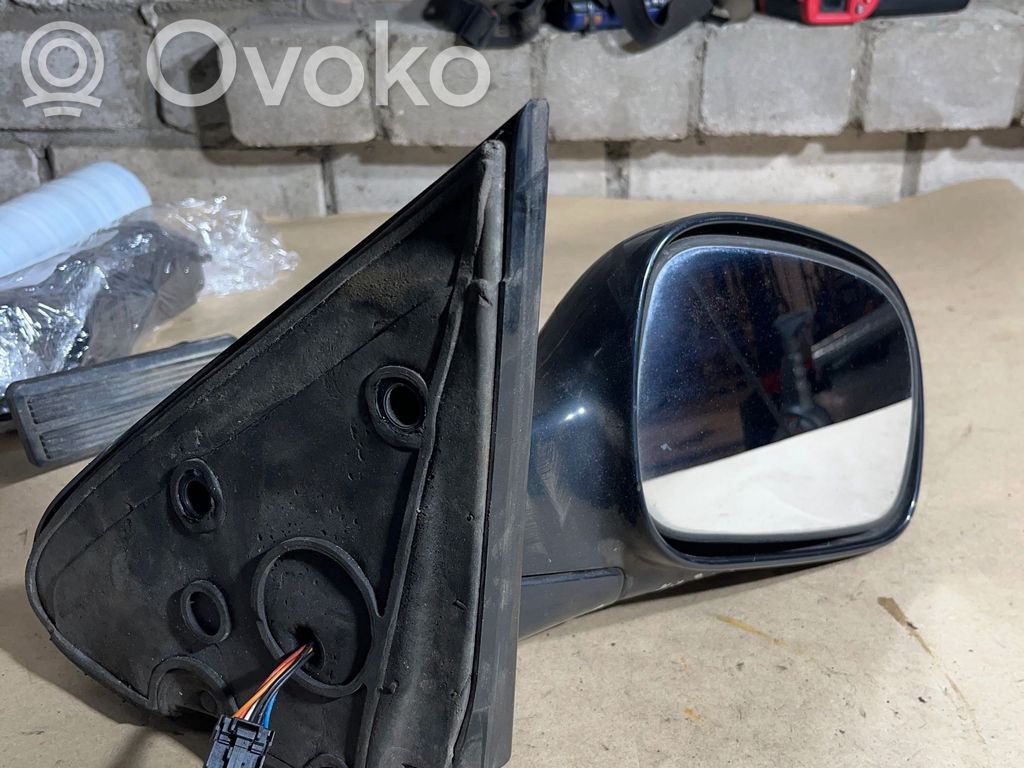 Chrysler Voyager Front door electric wing mirror 