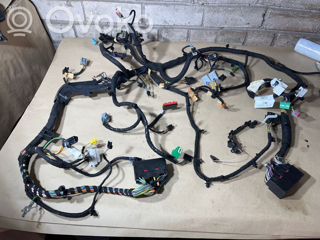 Ford Turneo Courier Paneelin johdotus 