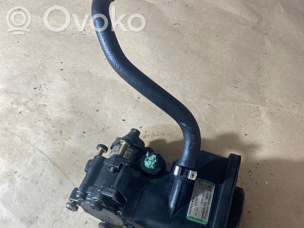 BMW 7 E65 E66 Vairo stiprintuvo siurblys 