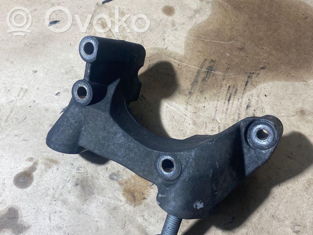 Ford Mondeo MK IV Engine mounting bracket 