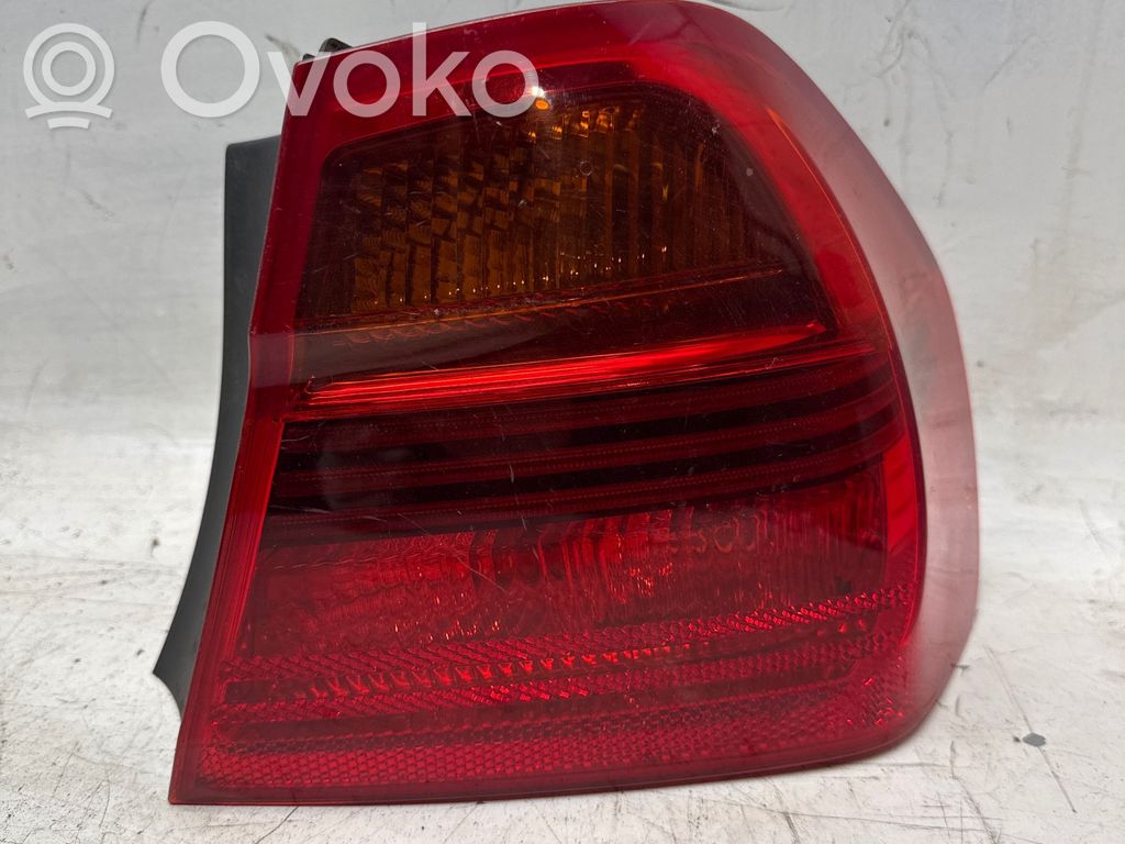 Rear/tail lights   6937458