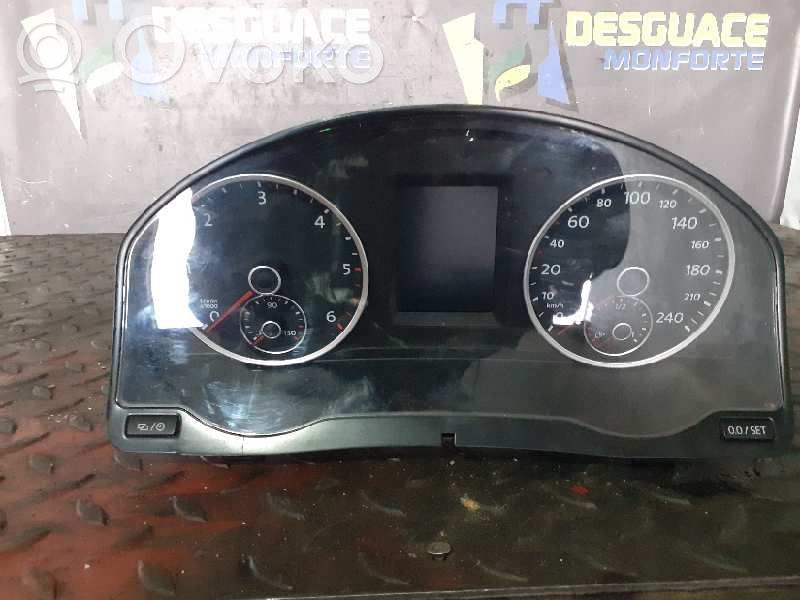 Volkswagen Tiguan Speedometer (instrument cluster) 