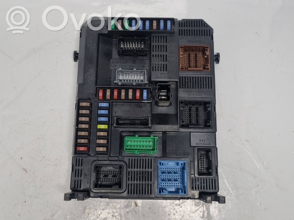 Peugeot 308 SW  Fuse module 