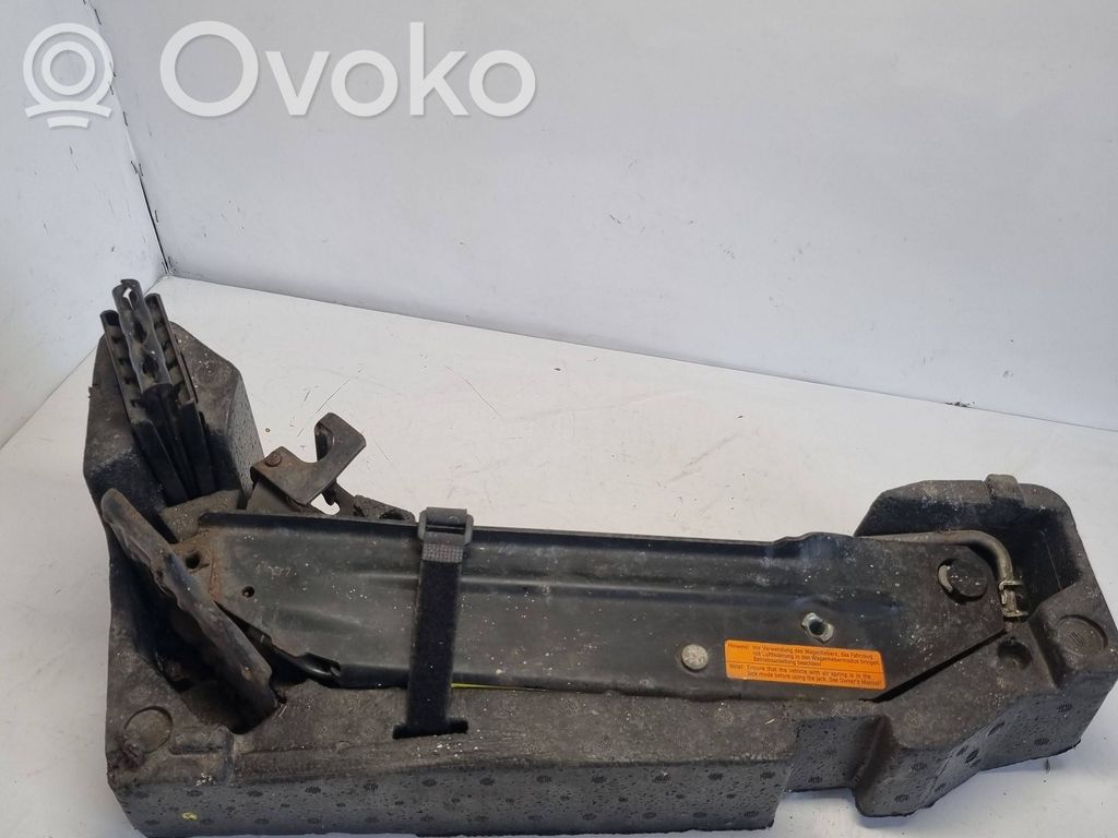 Audi Q7 4L Tunkki 