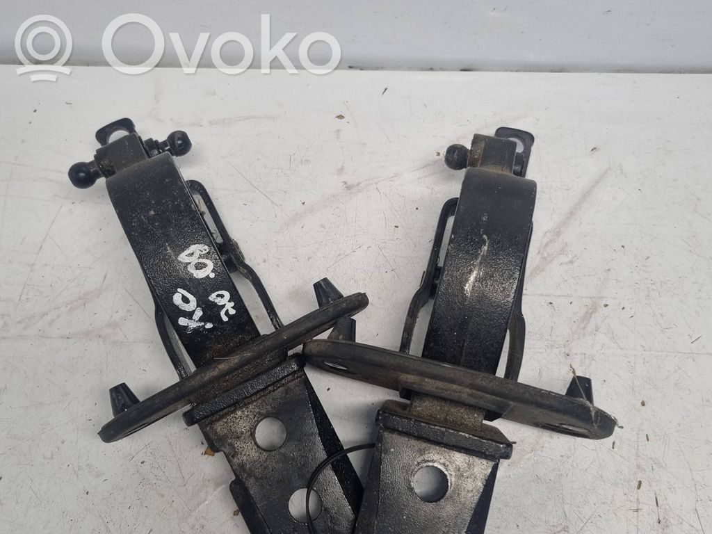 Volvo XC70 Tailgate/trunk/boot hinge 