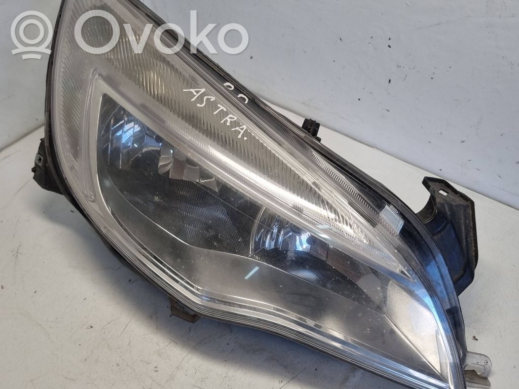Opel Astra J Lampa przednia 