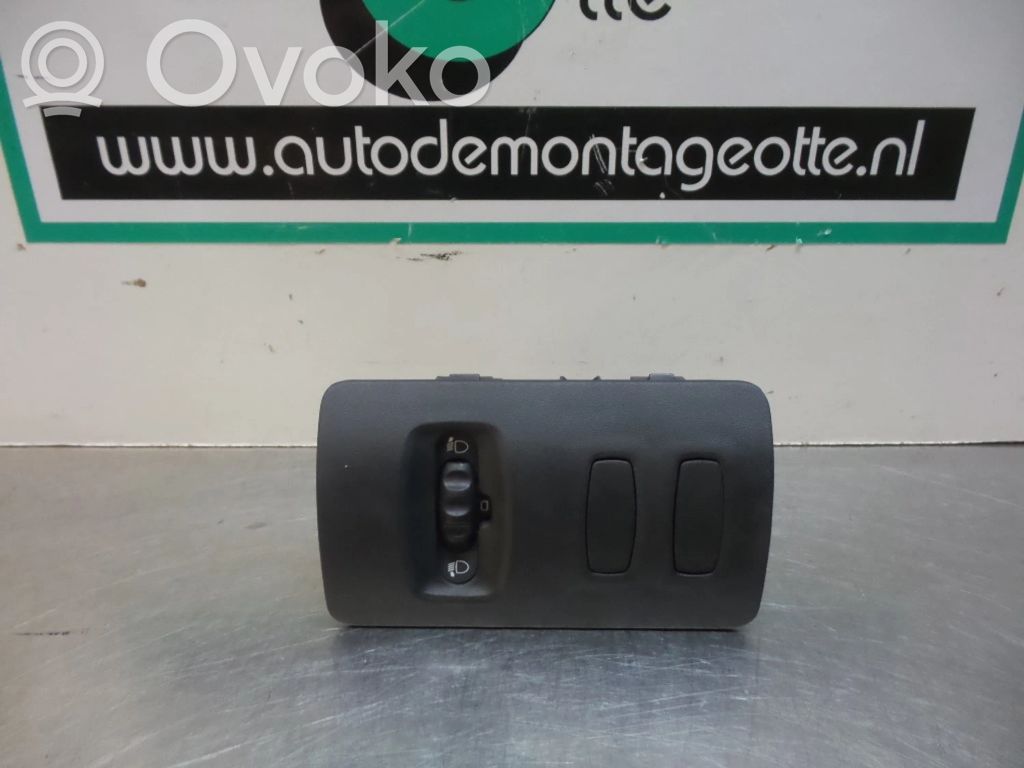 Renault Clio III Headlight level height control switch 