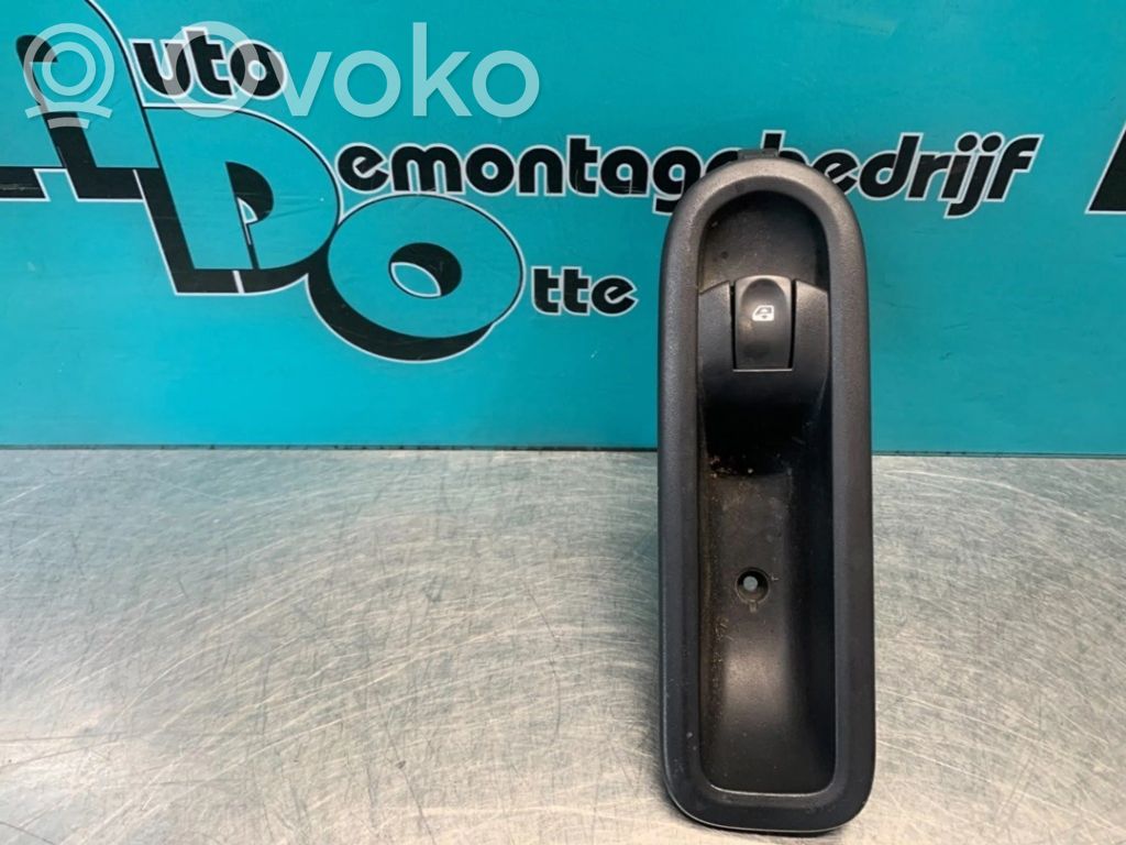 Renault Clio III Electric window control switch 
