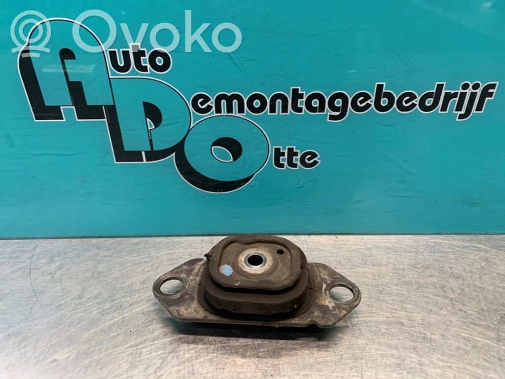 Nissan Note (E11) Vaihdelaatikon kannake 