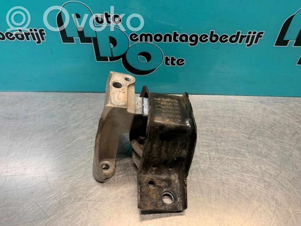 Nissan Note (E11) Engine mount bracket 