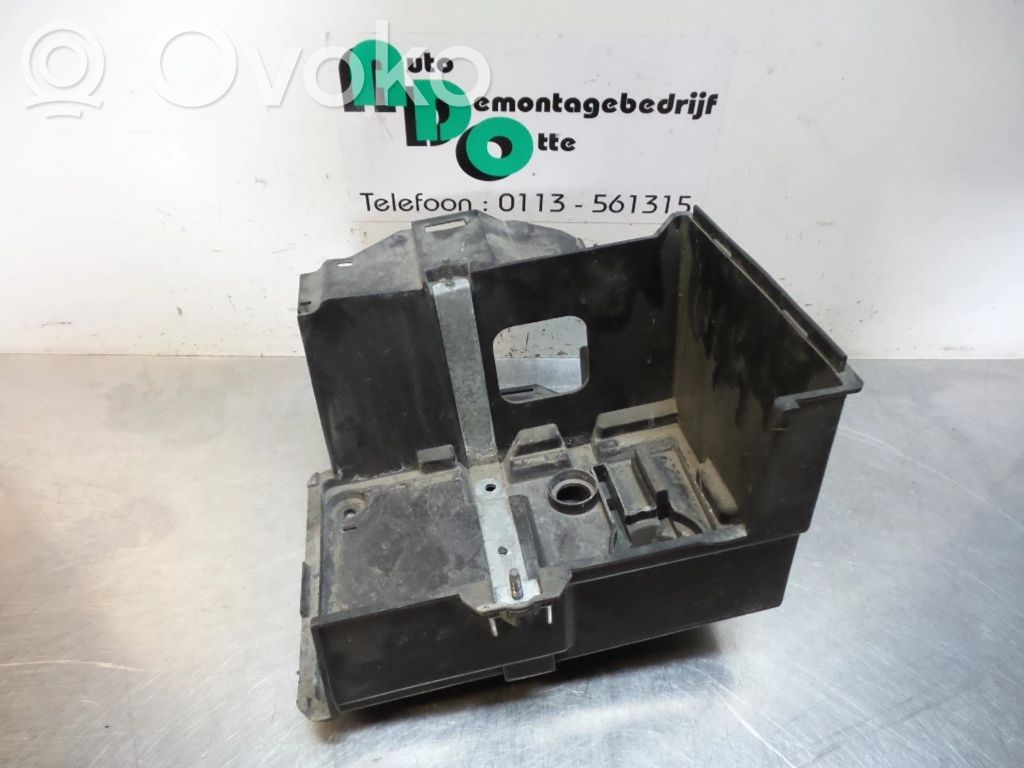 Battery box tray