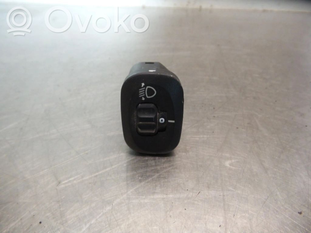 Hyundai Coupe Ajovalojen korkeuden säätökytkin 
