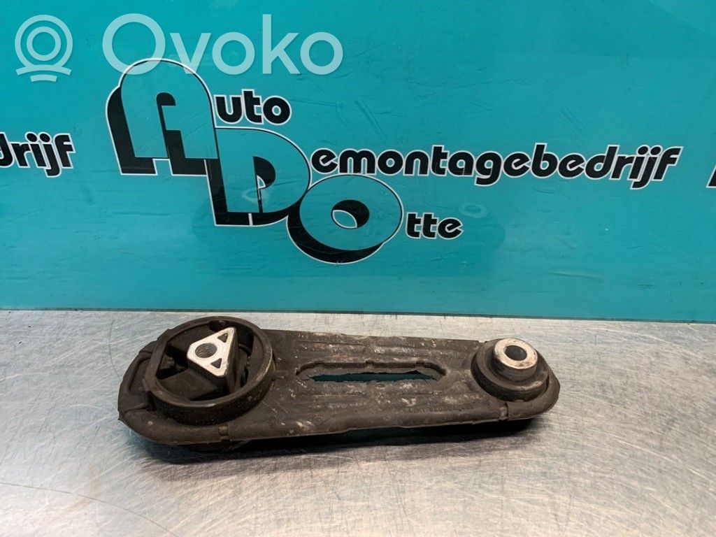Renault Clio III Gearbox mounting bracket 