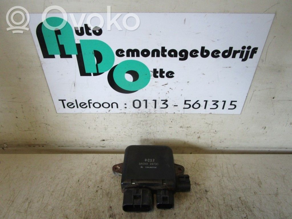 Mitsubishi Space Star Puhaltimen ohjainlaite 