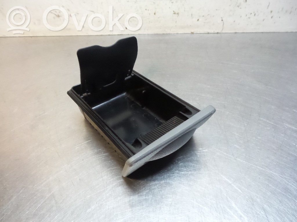 Daewoo Kalos Cenicero (delantero) 