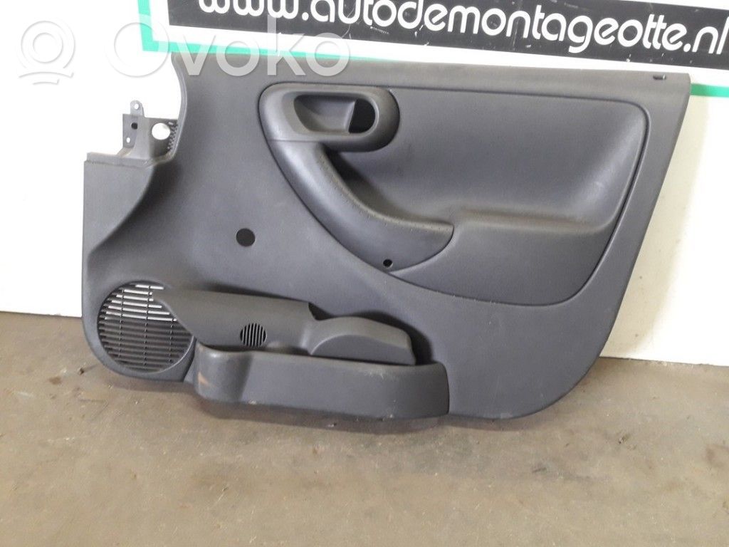 Revestimiento de puerta delantera
