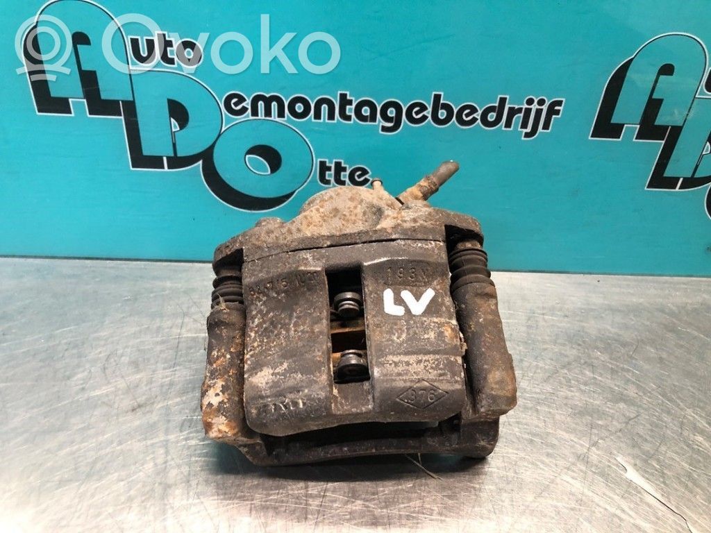 Renault Twingo II Zacisk hamulcowy przedni 