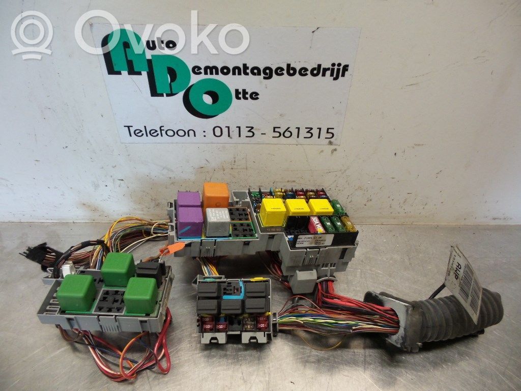 Opel Corsa C Saugiklių dėžė (komplektas) 