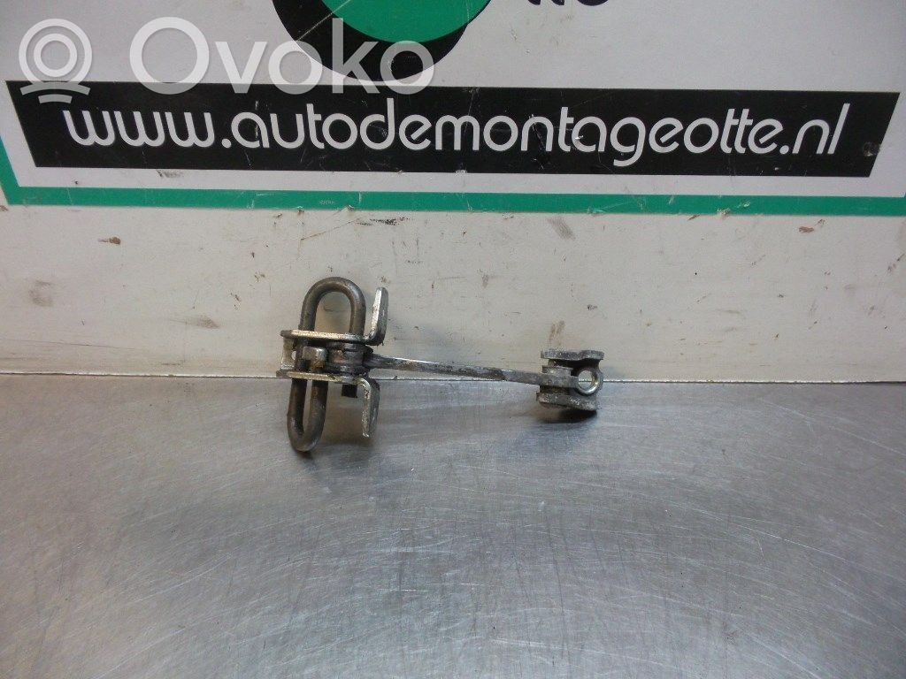 Opel Corsa C Takaoven lukon laukaisin 