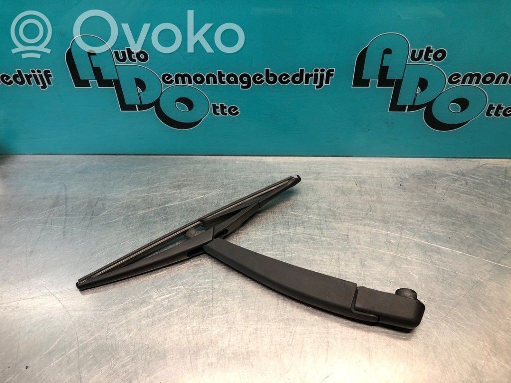 Renault Twingo II Rear wiper blade arm 