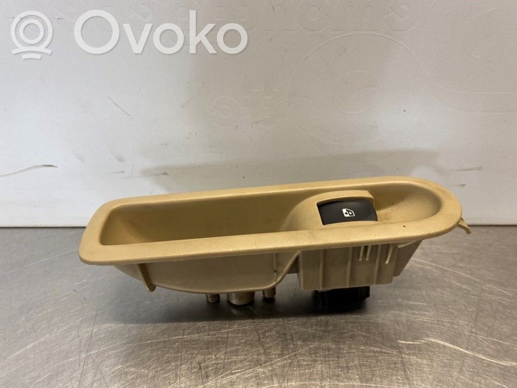 Electric window control switch   8200315536,8200315536