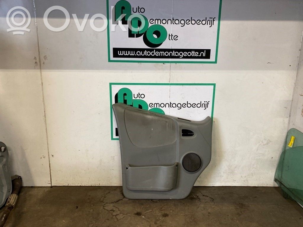 Opel Vivaro Rivestimento del pannello della portiera anteriore 