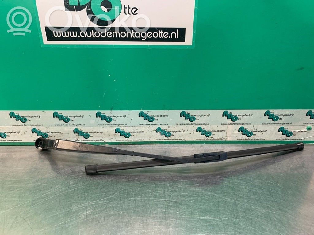 Dodge Caliber Front wiper blade arm 